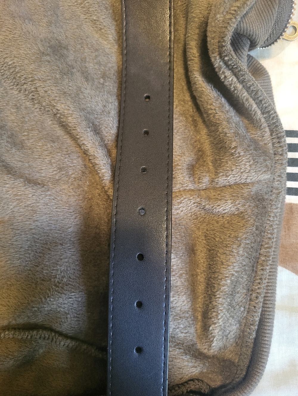 Gucci Black Leather Belt with Gold Double G Buckle - Picture 7 of 7